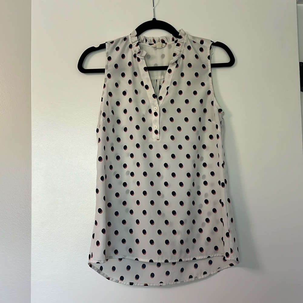 Polkadot sleeveless blouse